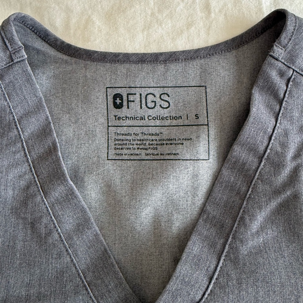 Figs Catarina One Pocket Scrub Top - Picture 3 of 3